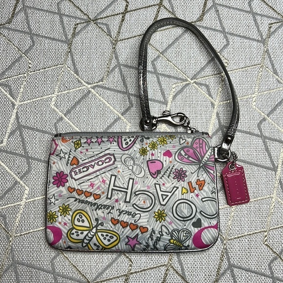 COACH Graffiti Wristlet w/Pink Hangtag - Picture 2 of 7